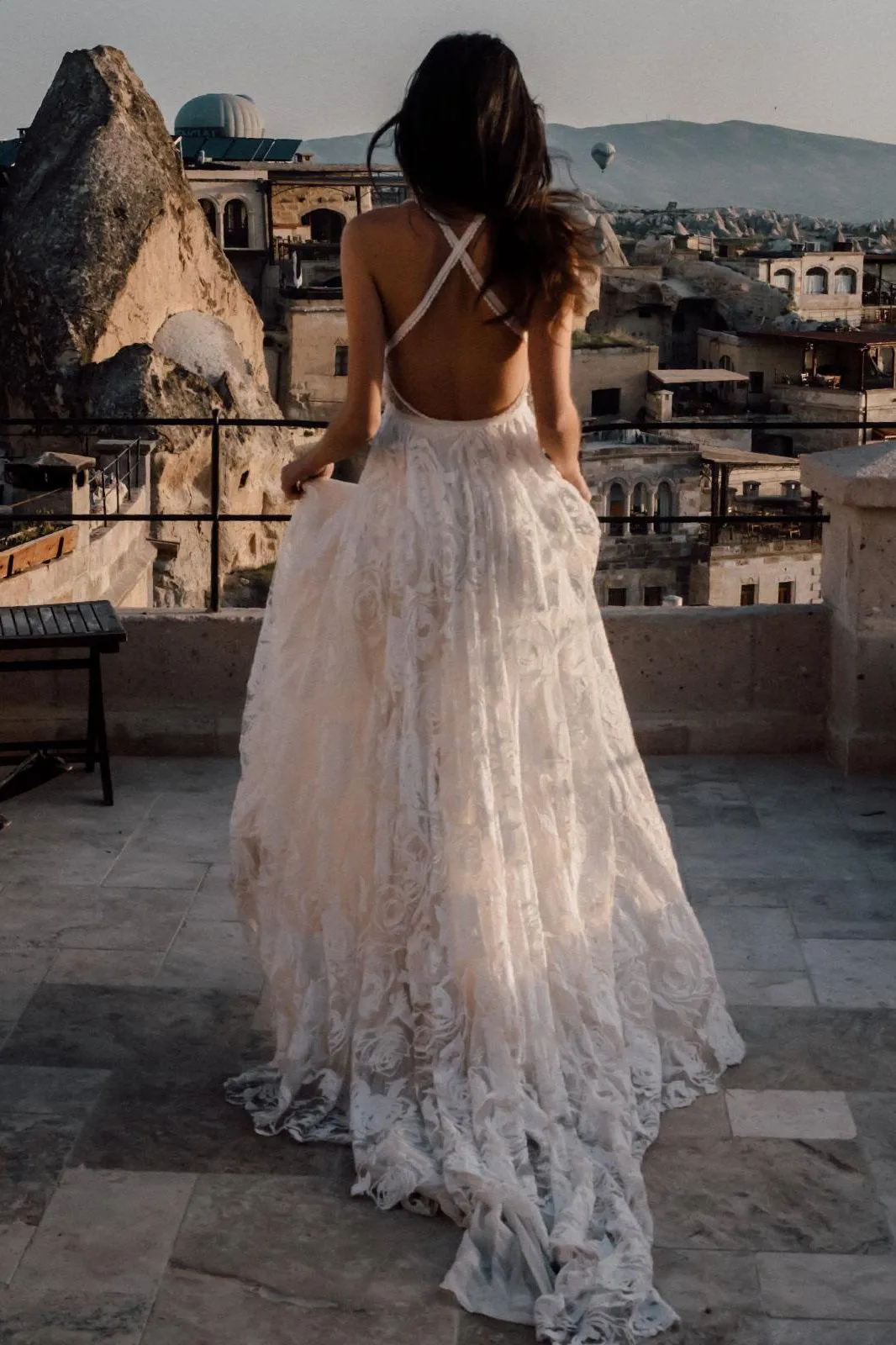A Line Stunning Spaghetti Straps Lace Beach Wedding Dress Bridal Gown YRL112