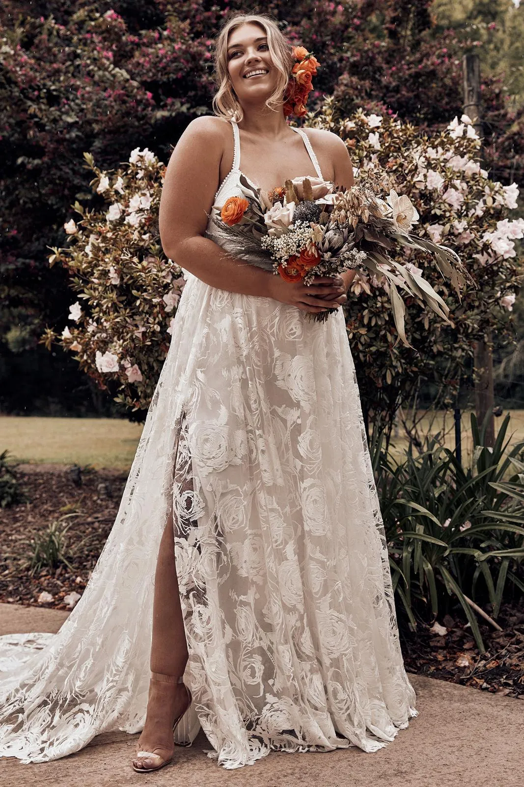 A Line Stunning Spaghetti Straps Lace Beach Wedding Dress Bridal Gown YRL112