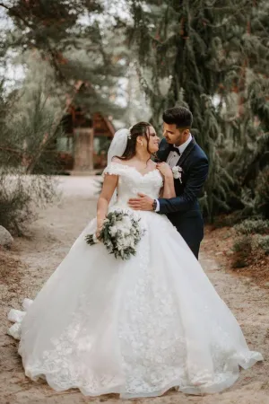 Ball Gown Off-the-Shoulder Sweep Train Sleeveless Lace Appliques Rustic Wedding Dress OHD144
