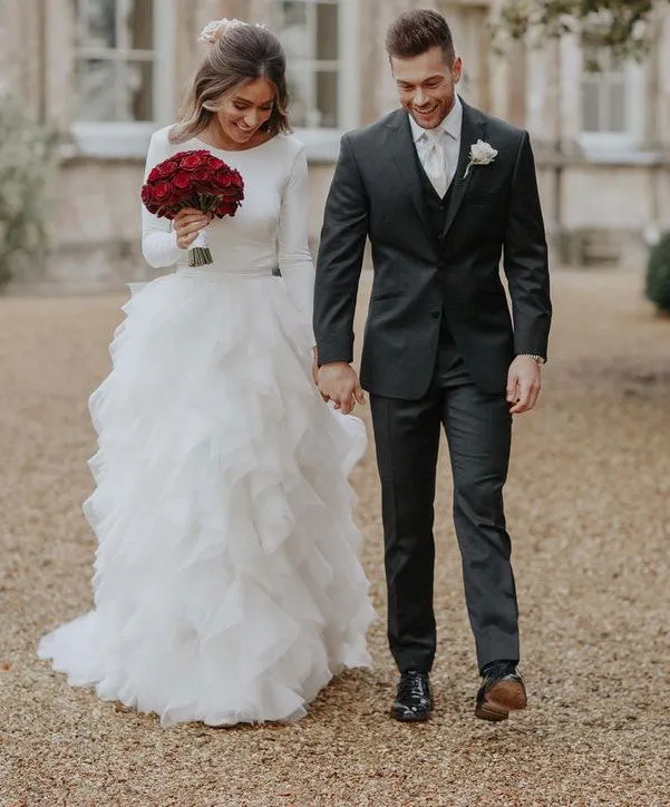 Ball Gown Simple Wedding Dress Sexy Open Back Long Sleeve Modest Wedding Dress Bridal Gown CA050