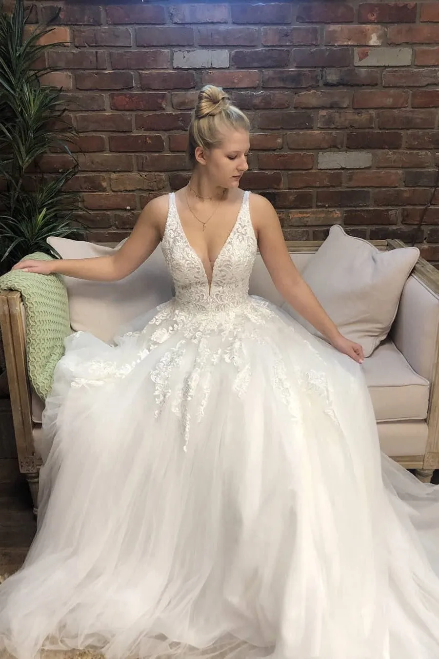 Charming A Line V-Neck Lace Long Wedding Dresses Wedding Dress Custom Made Wedding Gown OHD177