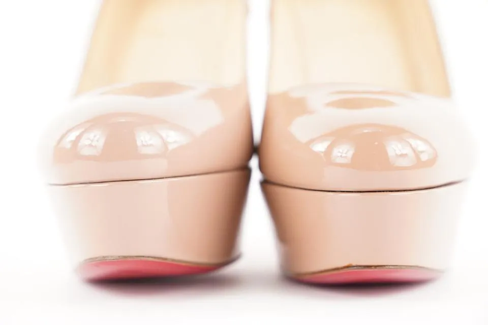 Christian Louboutin Size 39.5 Nude Bianca 120 Patent Calf Heels 4CL928
