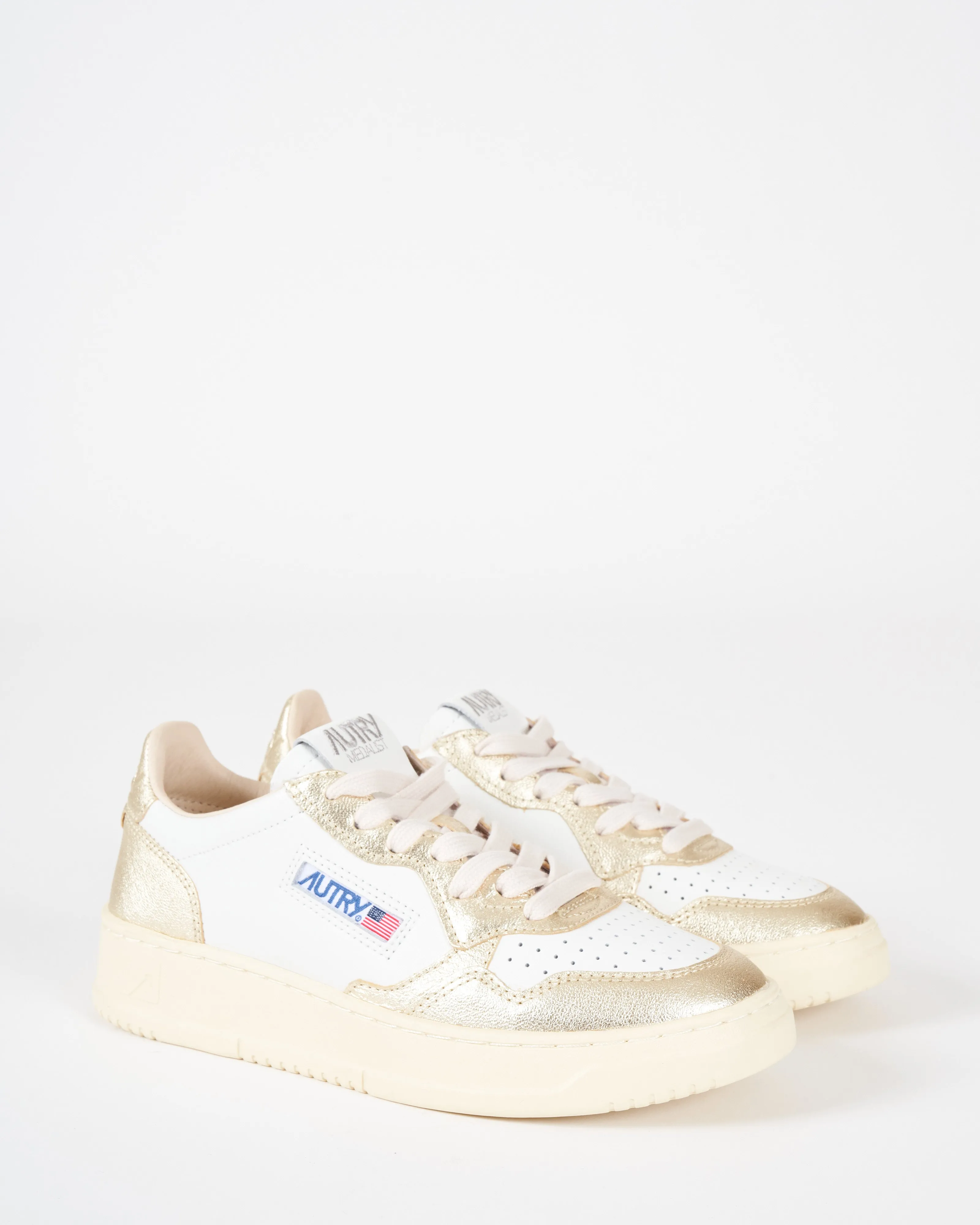 medalist low wb16 sneaker - white/platinum