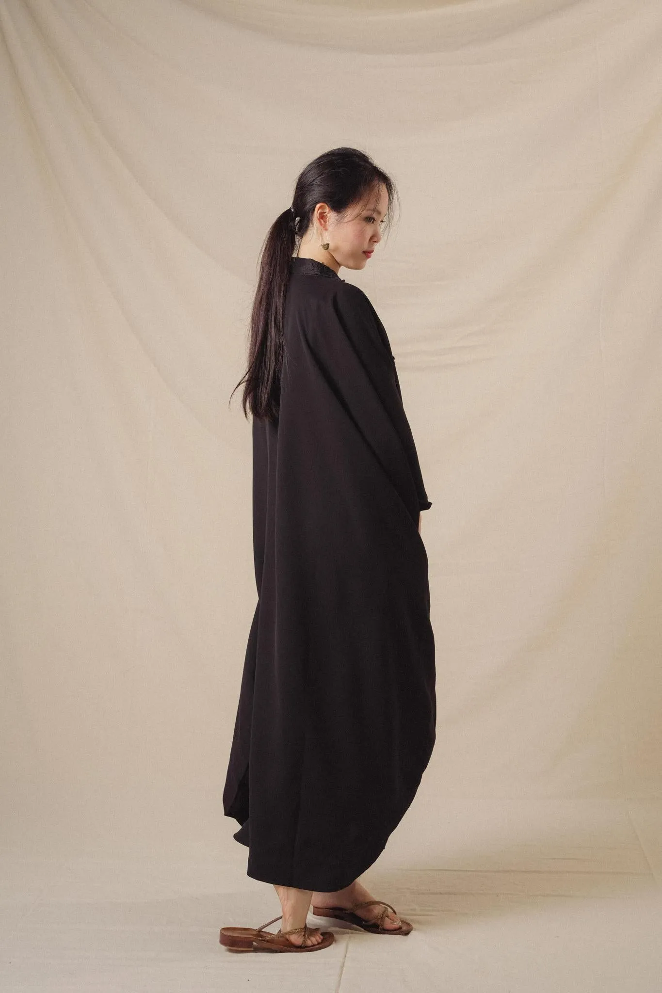 NAHLA KAFTAN IN NOIR