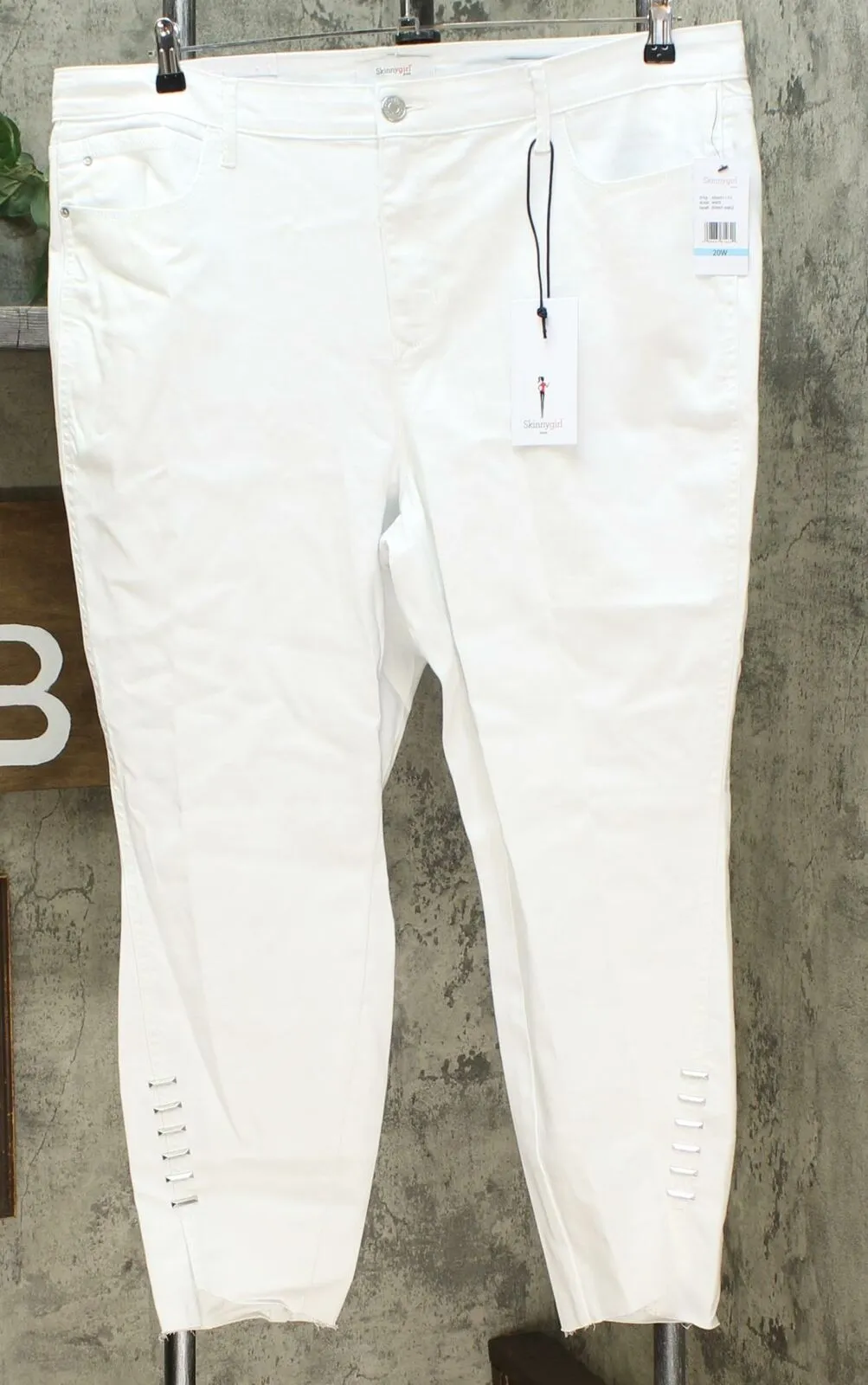 NWT Skinnygirl Womens Skinny Ankle Jean With Metal Trim. 661771-Plus 20W