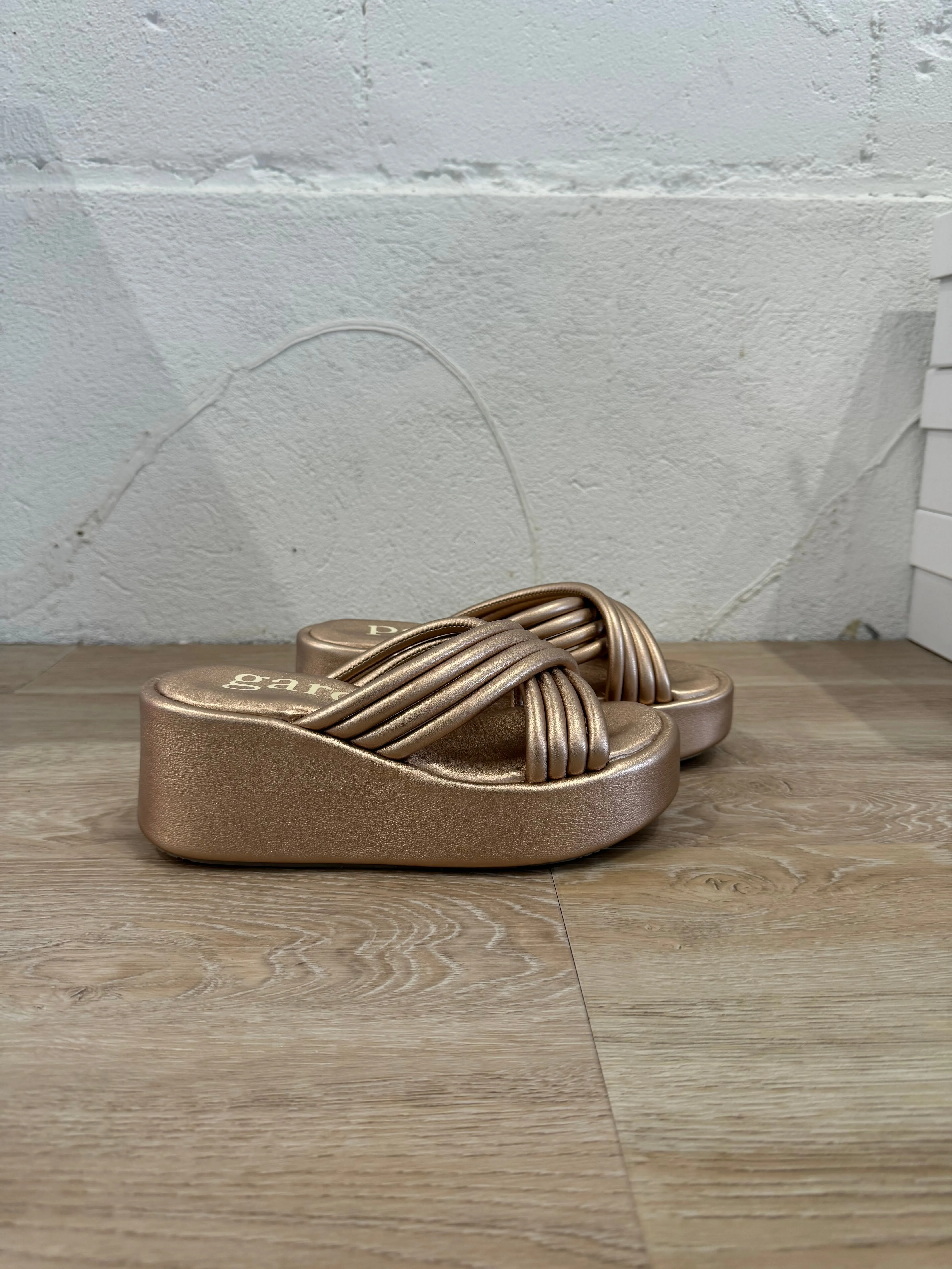 Pedro Garcia Venecia- Arcilla Pebble