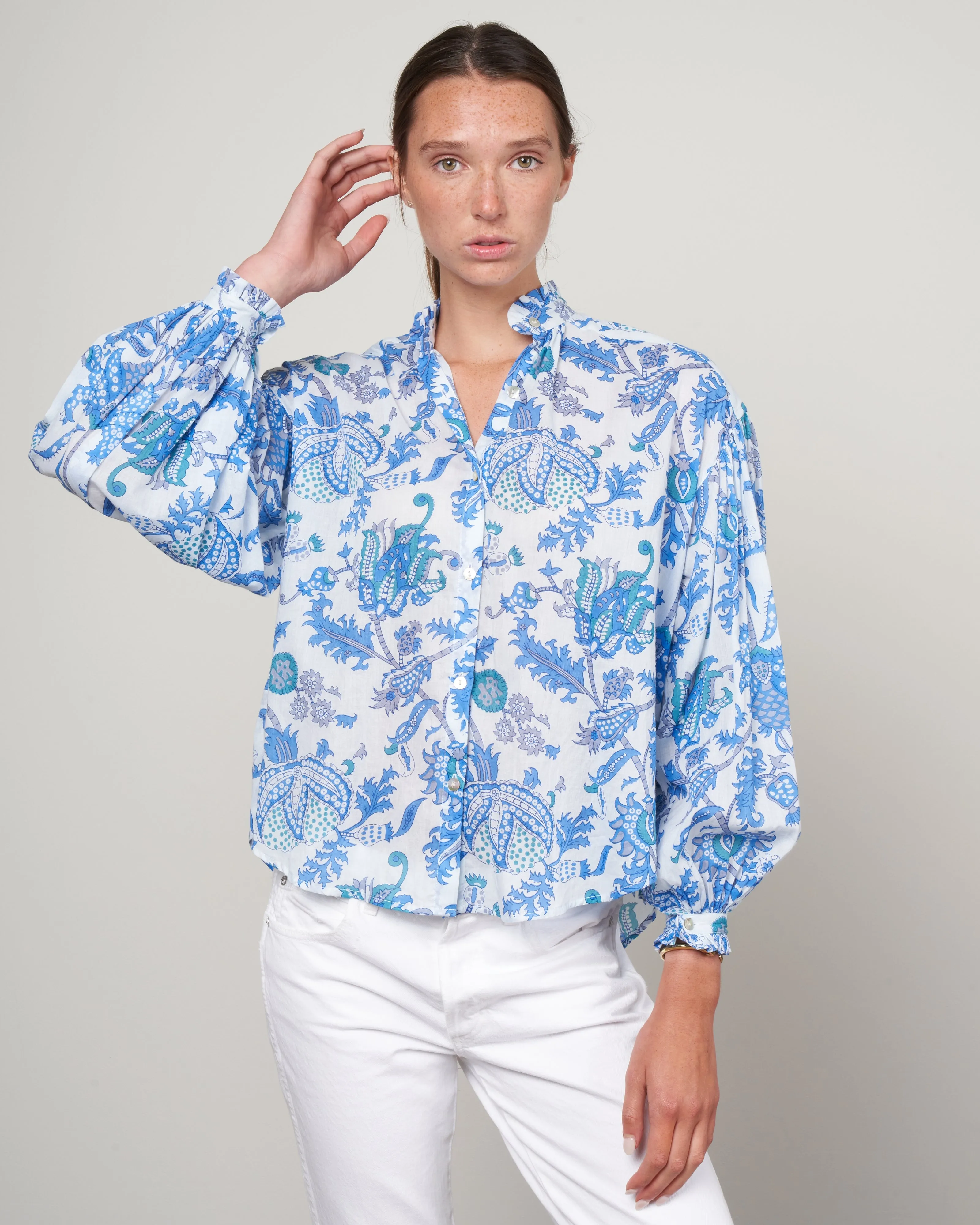 poet mossy blouse - white/blue mossy blue print