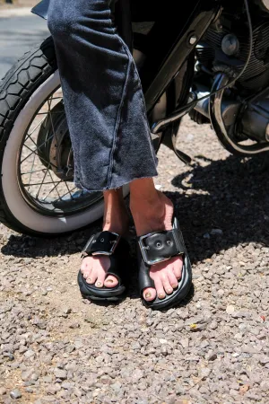 PUFFY LEATHER BUCKLE STRAP SANDAL - BLACK
