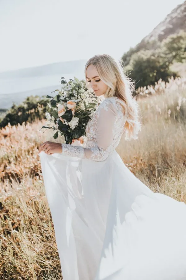 Romantic Lace Appliques A Line Long Sleeve Wedding Dress Bridal Gown YRL113