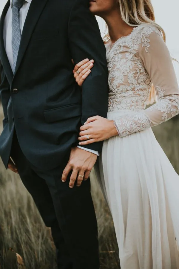 Romantic Lace Appliques A Line Long Sleeve Wedding Dress Bridal Gown YRL113