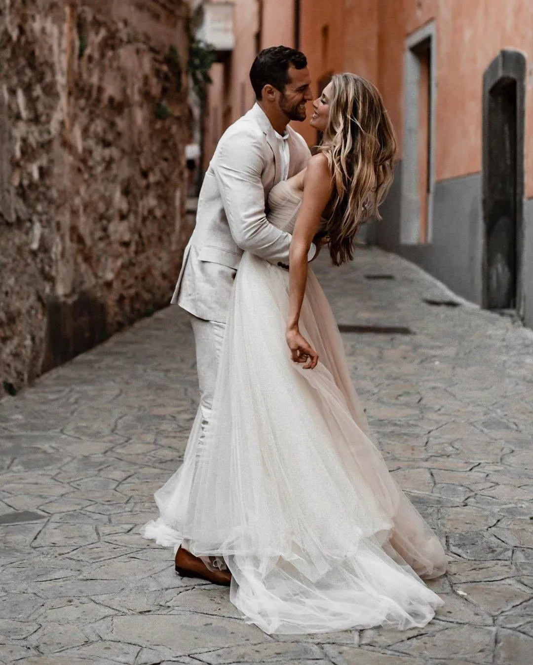 Sweetheart Modest Tulle A-Line Sweep Train Sleeveless Rustic Wedding Dress OHD211